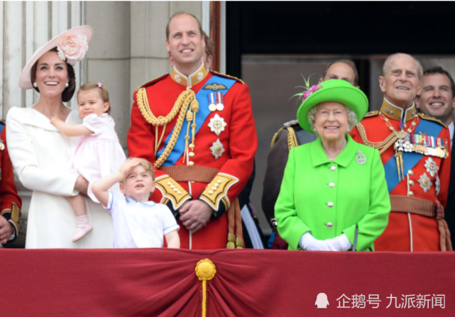 盘点英国女王的着装色彩寓意 为什么她不穿米色套装？_腾讯新闻