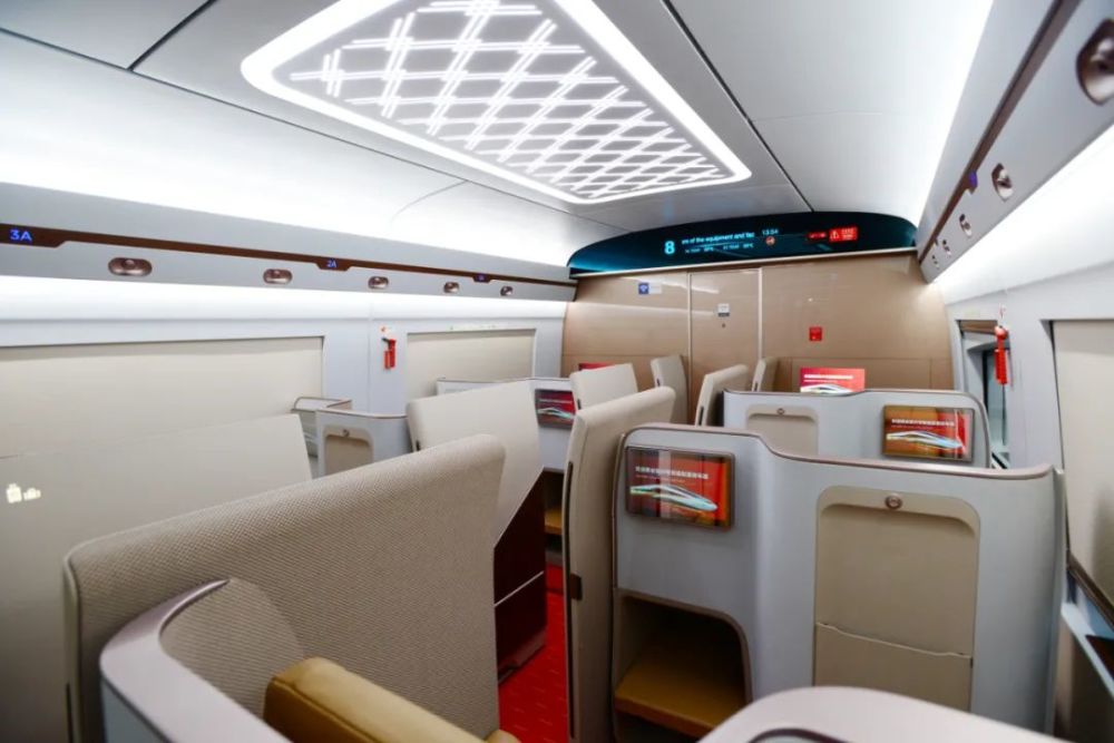 让李晨竖起大拇指点赞的它的外观是这样的cr400bf复兴号智能动车组这