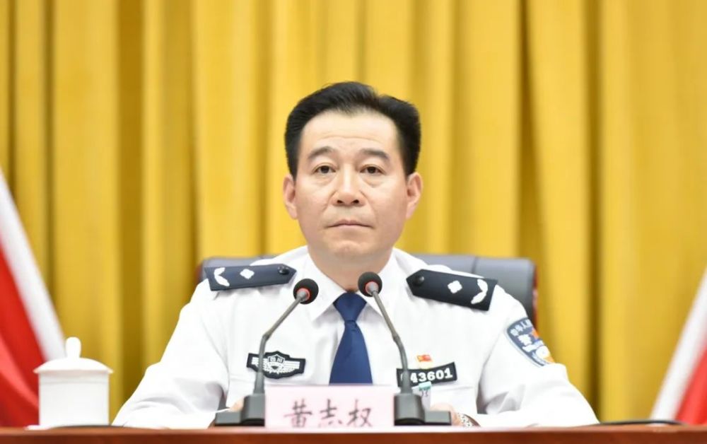 出席讲话并作专题党课辅导副市长,市公安局党委书记,局长黄志权副市长