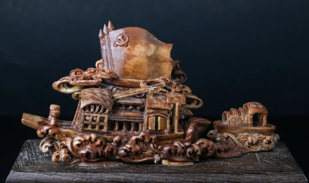 名称:广州榄雕·南湖红船 尺寸:长18cm 宽10cm 高13cm