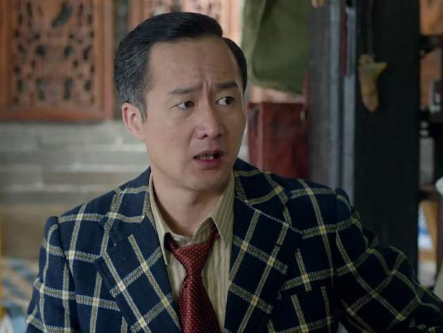 鬼吹灯:大金牙看到罗盘,为何露出了笑脸,难道他害怕胡八一?_腾讯新闻