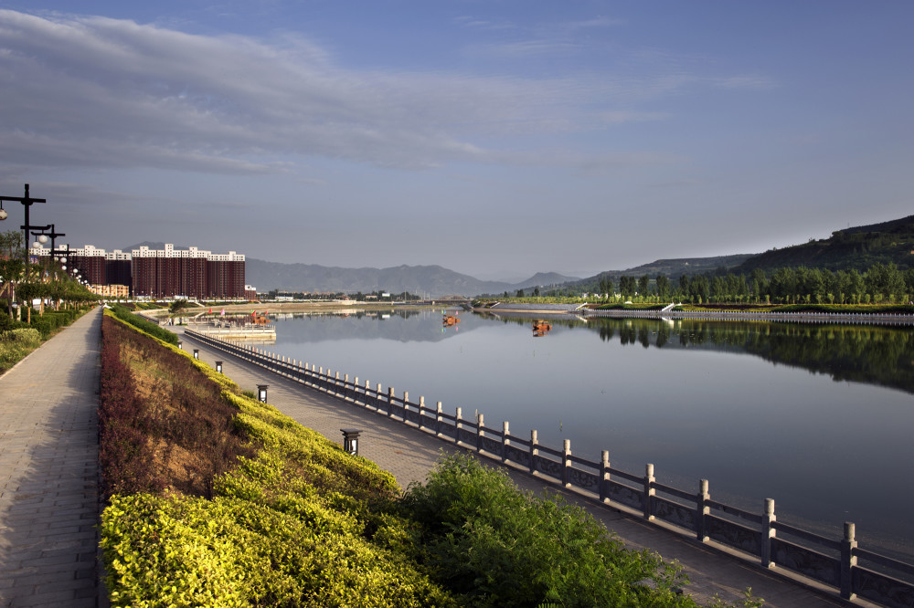 蓝田县灞河大道建成 西安—蓝田旅游公交通车