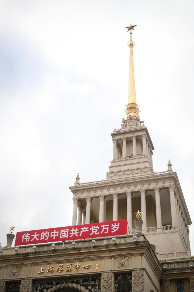 "金顶红星"闪亮耀眼,上海这幢地标建筑迎来20年首次大修,盛装初现