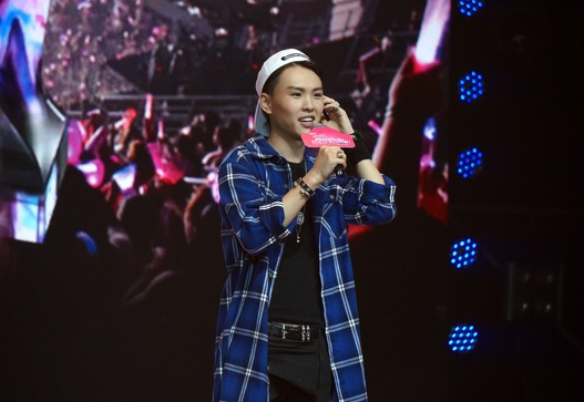 音乐疯子张玮从high歌爆红到跑龙套一手好牌怎么糊的