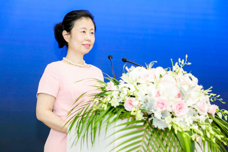 采埃孚中国总裁及亚太区运营高级副总裁汪润怡女士说:"今年是我们进入