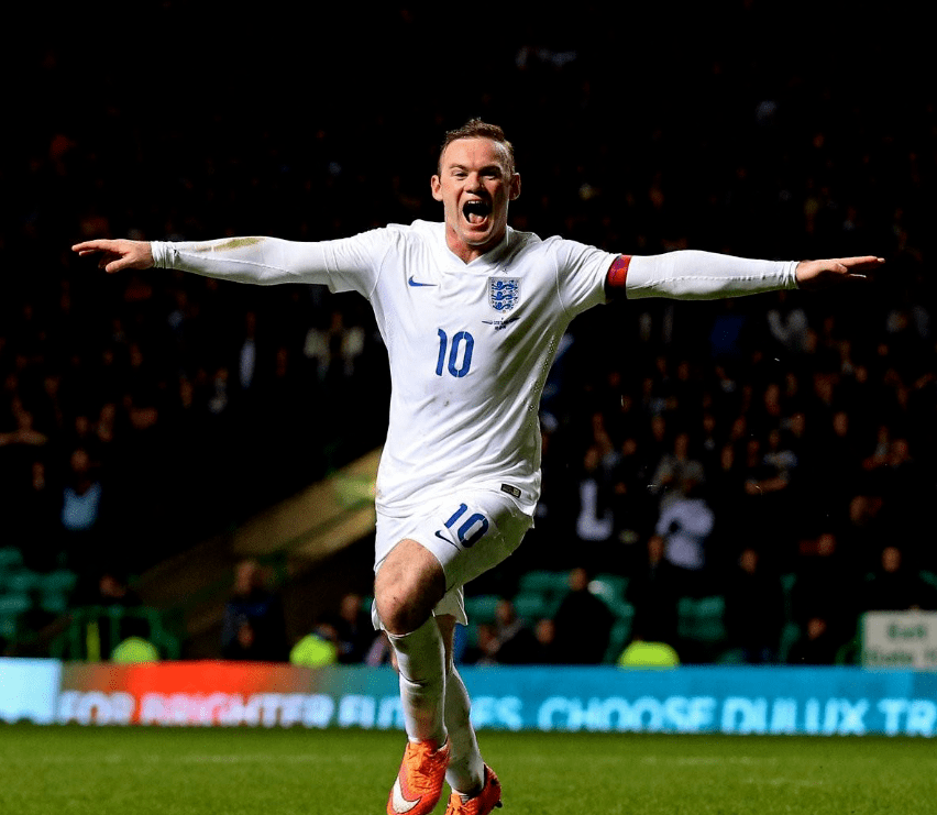 韦恩·鲁尼(2004年)2021欧洲杯2004年,c罗19岁,带着一脸稚嫩首次亮相