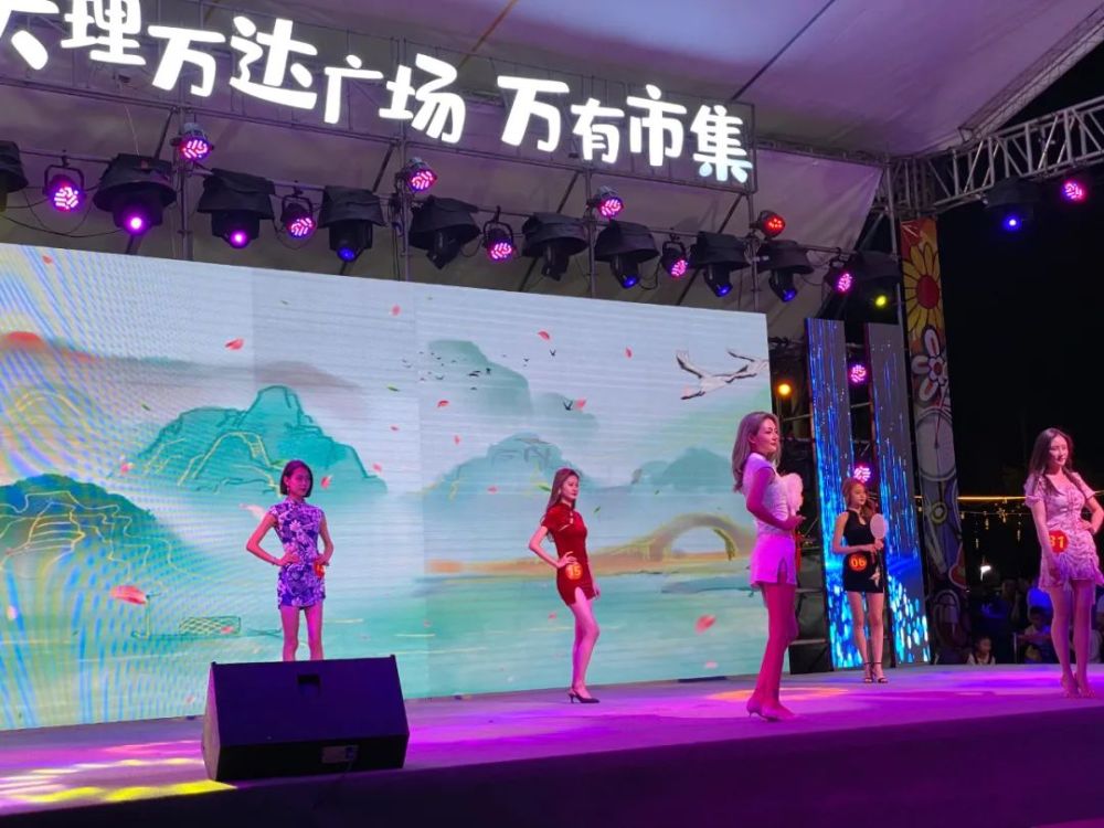 足球宝贝评选热火朝天!嗨玩派对热闹非凡!_腾讯新闻
