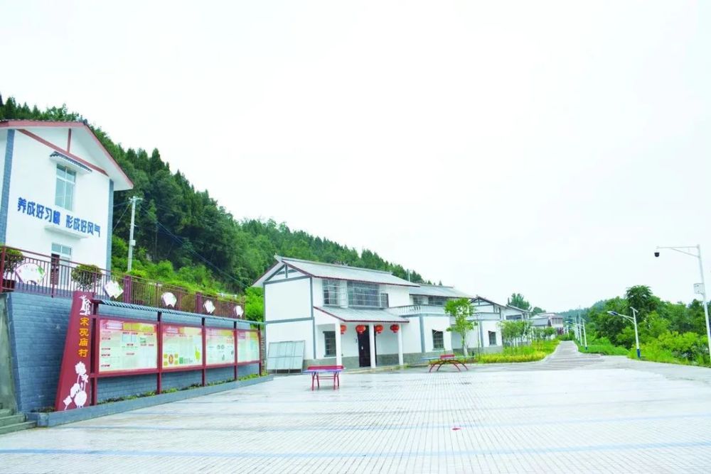 四川三台:住进新房子真享福