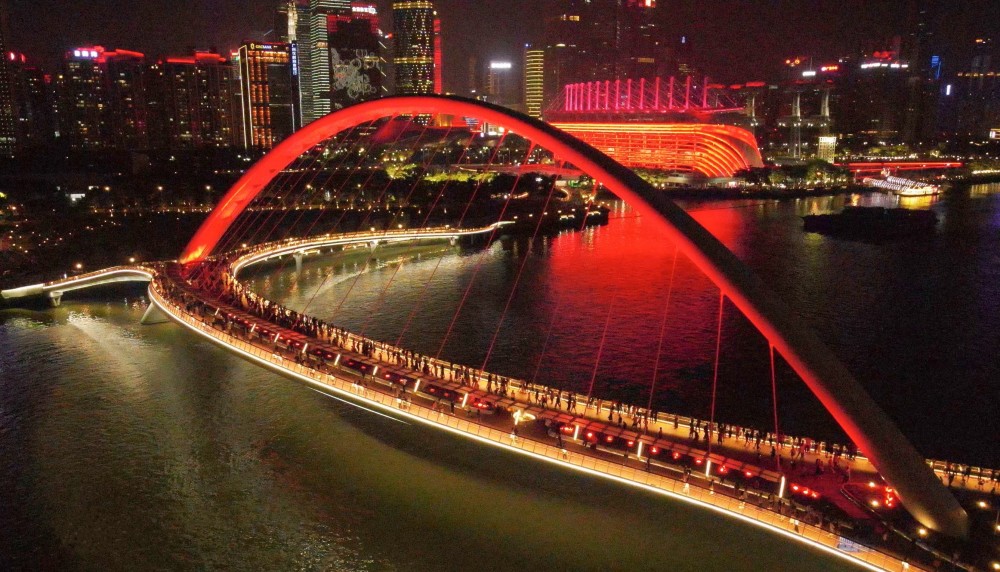 广州"一带两轴三节点"灯光秀为庆祝建党100周年献礼