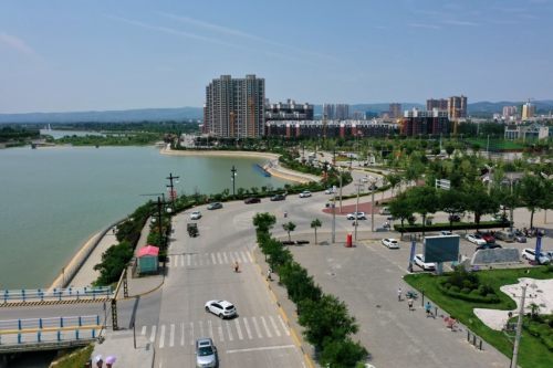 蓝田县灞河大道通车首日西蓝旅游公交专线也开通了2元旅游很划算最美