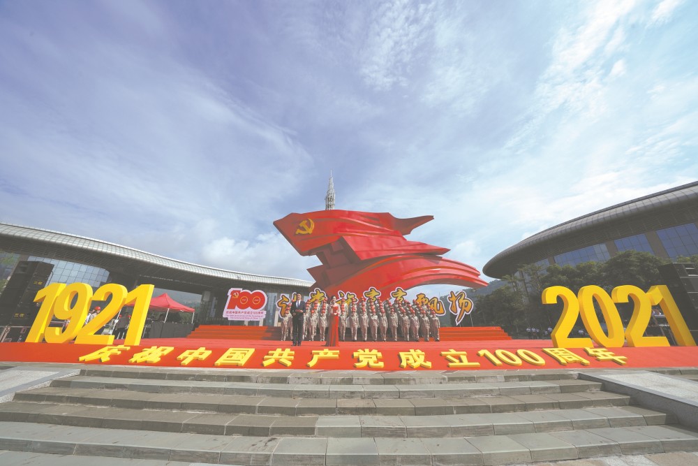 风展红旗如画三明