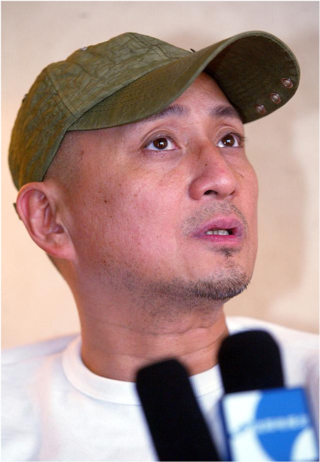 汤镇业对文静的求婚没有钻戒一支狗尾巴草卷成戒指就成功了