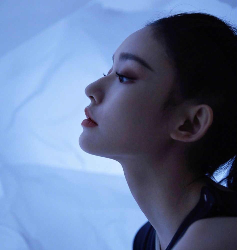 林允被拍搬家颜人中家,两人这是同居了吧!到底什么时候官宣