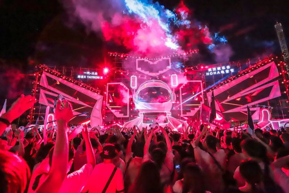 朱正廷,jony j,马思唯空降武汉,欢乐谷电音节又来了!