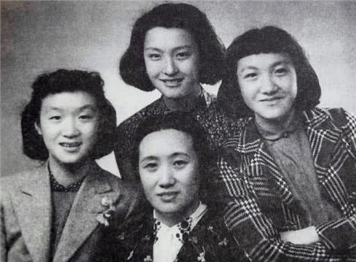 夏之时和董竹君的婚姻走到了尽头,当时董竹君还是请夏之时能够念及情