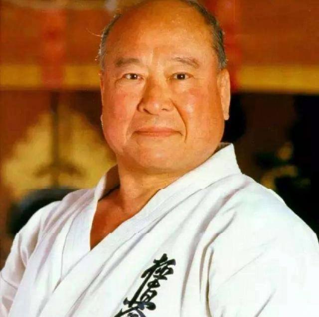 拳头力量能有多大?李小龙打出400公斤,此人赤手空拳放倒47头牛