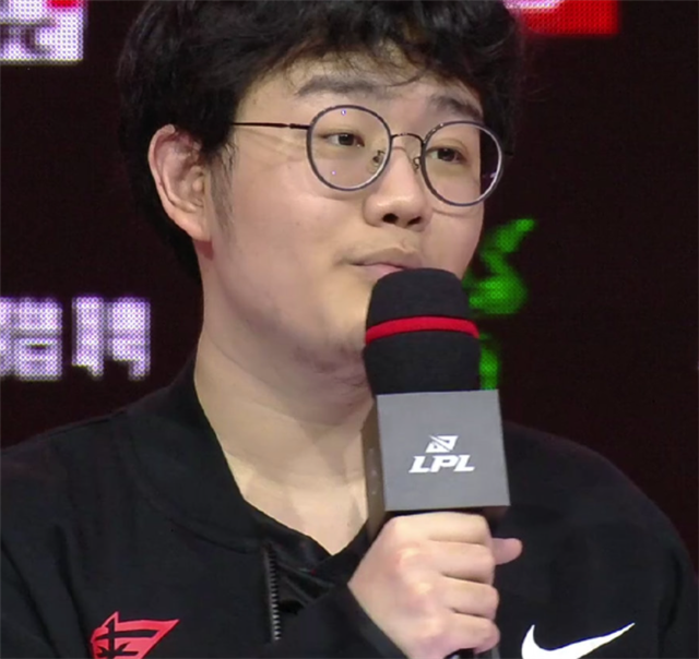 betty的比赛betty是rw战队的选手,最近他们跟v5战队交手,被称为"