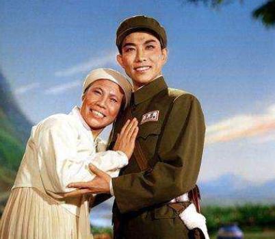 宋玉庆22岁红遍全国退休后移居美国在美国唱打败美帝野心狼