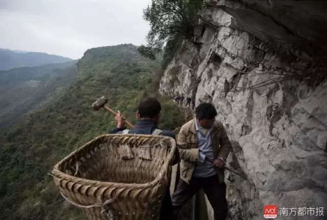 当代愚公黄大发36年绝壁凿渠为村引水年过八旬坚持巡渠