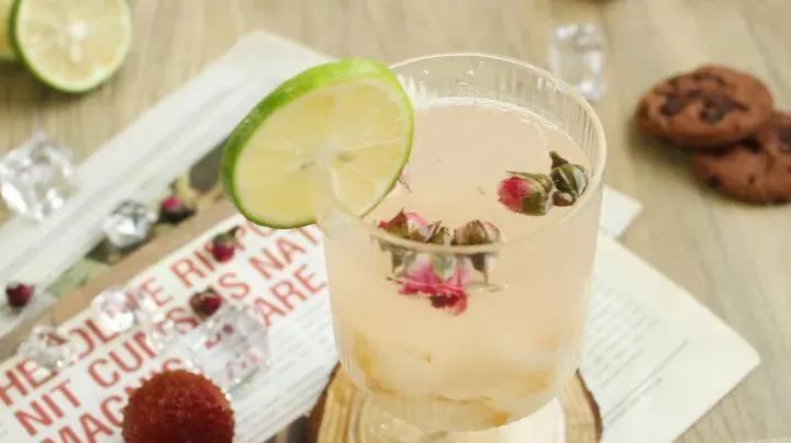 茶,在荔枝与玫瑰的扑鼻香气里,一口就能感受到新鲜荔枝果肉的多汁脆爽