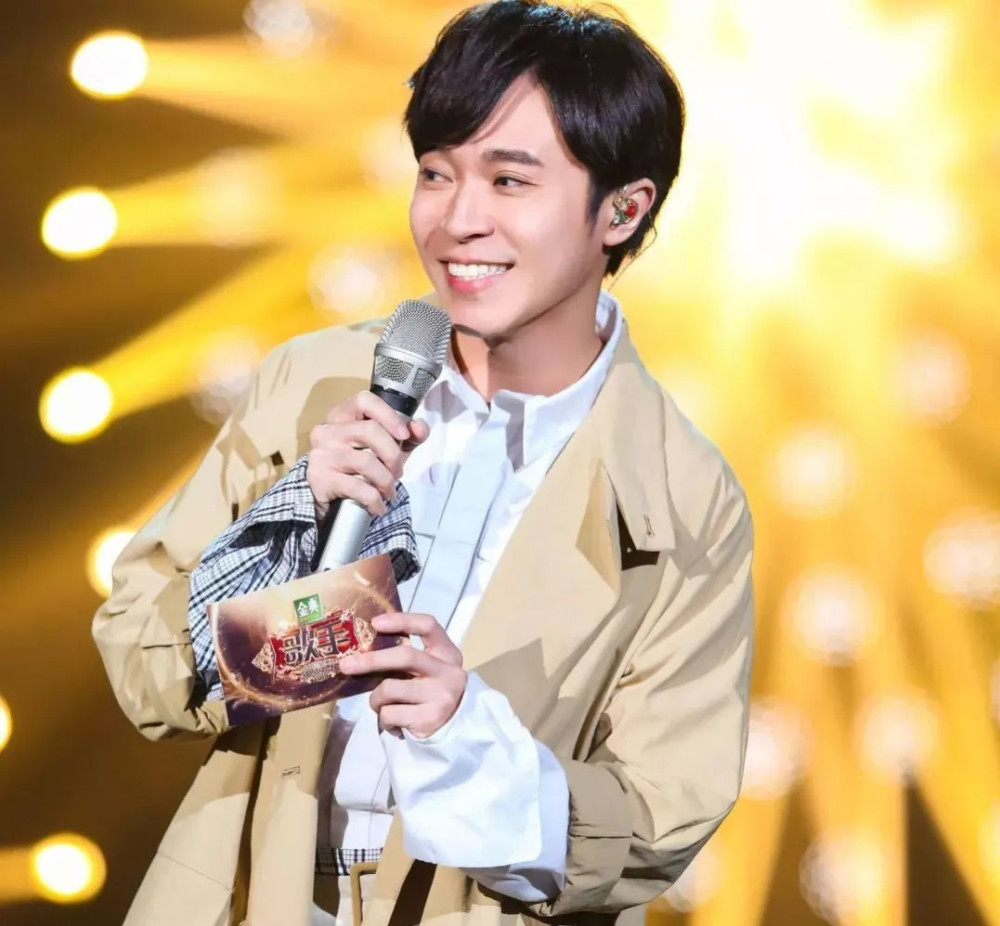 杨宗纬“文艺病”不定时发作，发长文感慨人生：真想做女明星