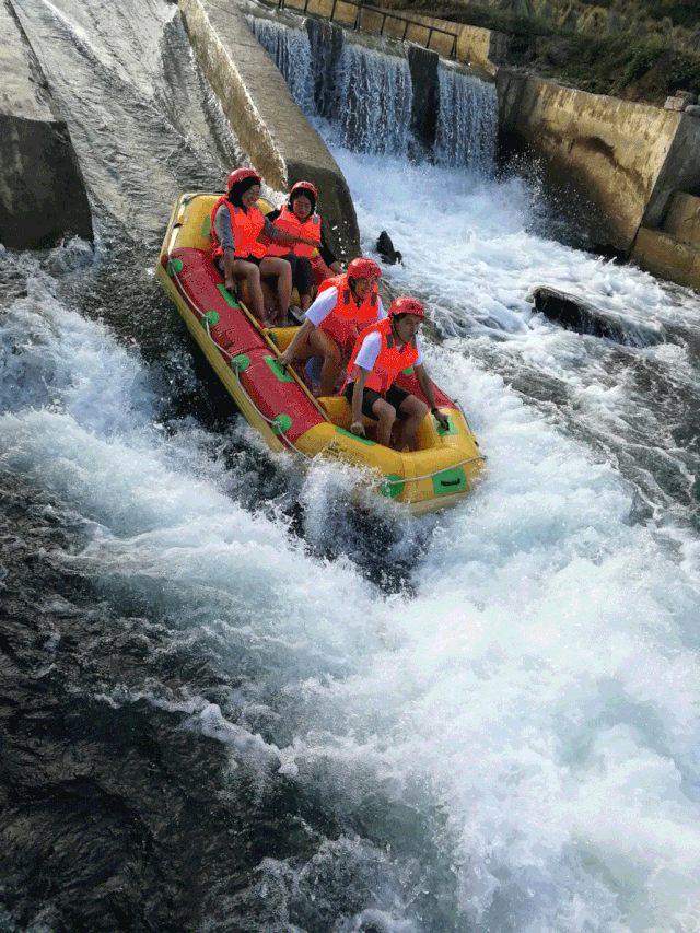 千呼万唤始出来,武汉黄陂第一条峡谷漂流它来了!