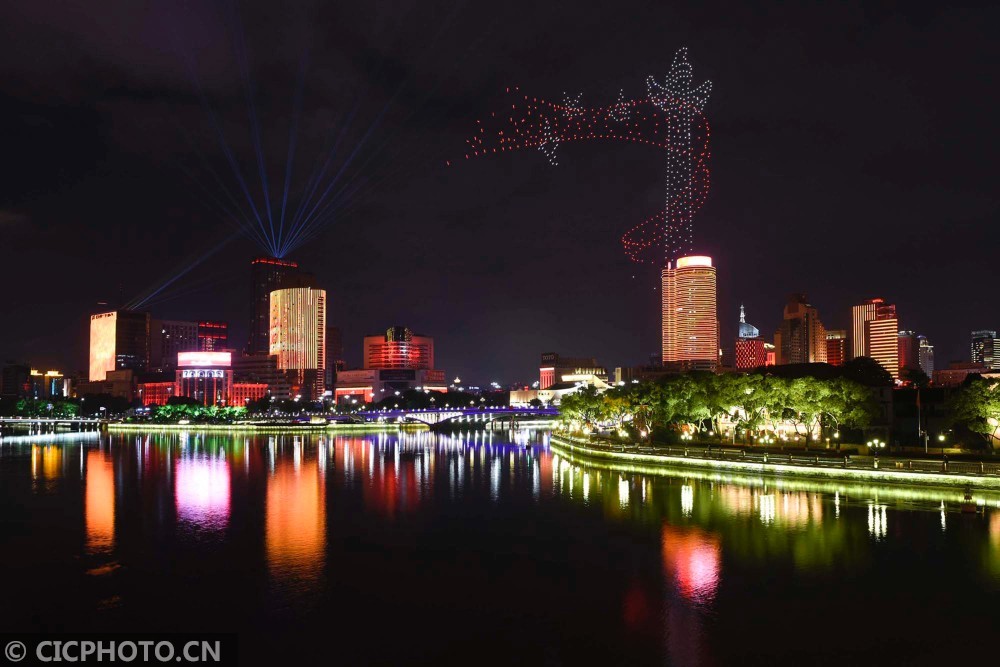 浙江宁波:庆祝建党100周年主题灯光秀