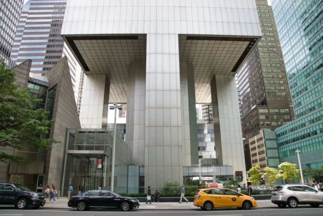 美国花旗大楼:用4根柱子撑起,耗资近58亿,不到一年险"腰斩"