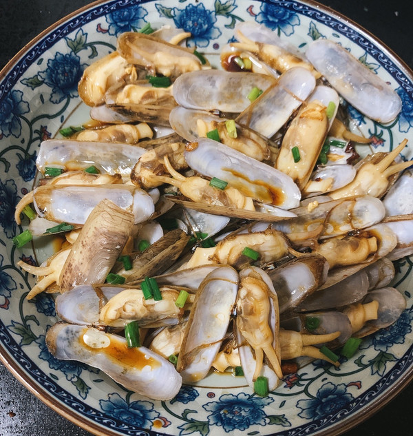 蛏子与花甲不同,用这个方法,蛏子狂吐沙,拦都拦不住