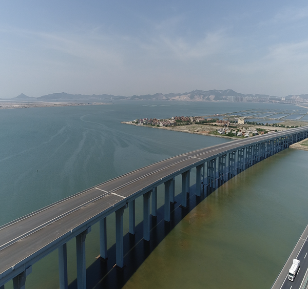 此次建成通车的渤海大道南段,线路北起金州滨海路(五爪山),向南途经金