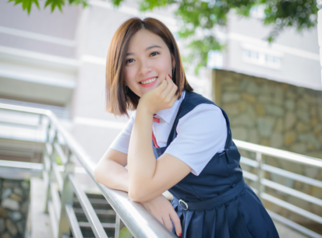 山西一女大学生火了毕业照被当成官网专栏封面颜值让人太上头