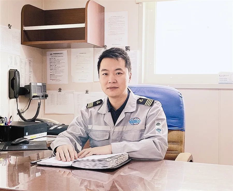 作为中远海运船员大连分公司的一名船长,多年来赵典先后服务于panama