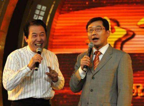 把黄家驹读成“黄家狗”，自以为是“幽默”，毁掉的是自己的前程