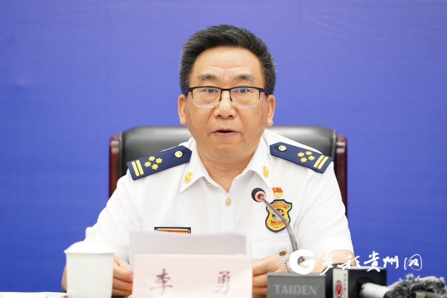 "省消防救援总队总队长李勇介绍了《意见》四个方面的主要内容.