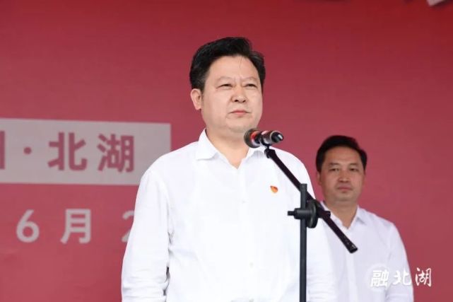 市领导江波,冯海燕,李五一,市政府秘书长周亦彬,区领导