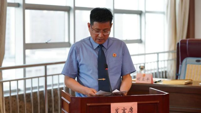 頒發任命書併合影來源:市院政治部幹部科編輯:薛蓉蓉 校對:秦栓栓