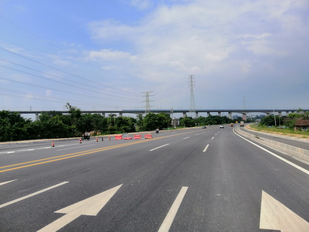 7月1日起,五犍沐快速公路全线建成通车,五通桥15分钟跑拢犍为高铁站!