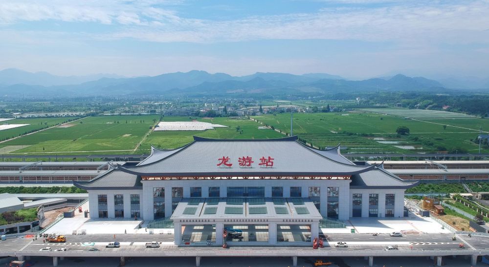 中国风火车站起航浙江龙游火车站新建站房正式开通启用