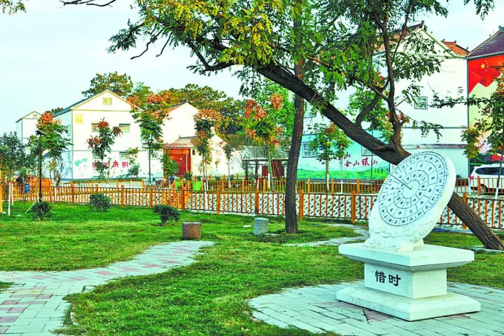 河南有个柘城县,柘城有个牛城乡,牛城有个草帽王