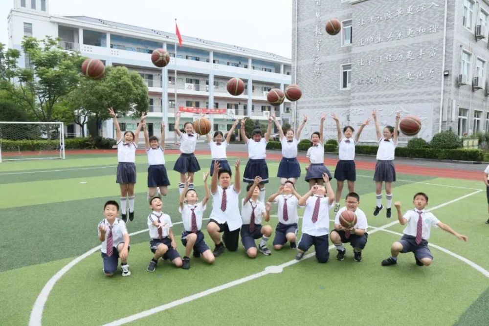 恰同學少年滬16區幼兒園中小學創意畢業照來了