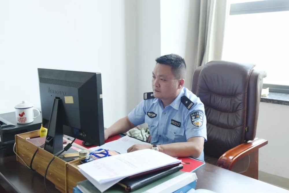 教育整顿先进典型肖俊峰热情服务从严管控筑牢治安维稳防线