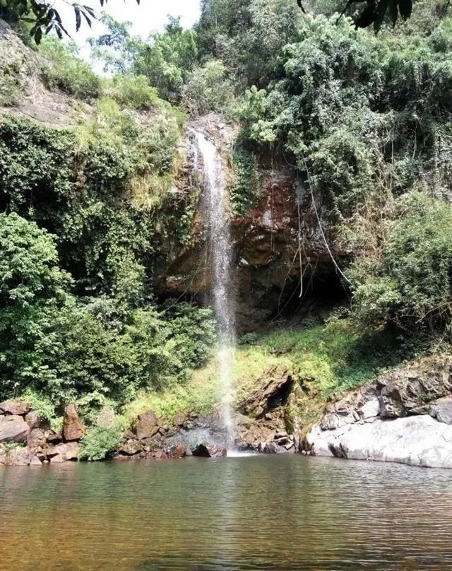 琼海石壁有个令人神往的山谷—雨松沟山谷纪胜