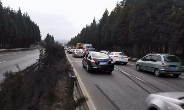 3.超车完成后行驶回行车道.