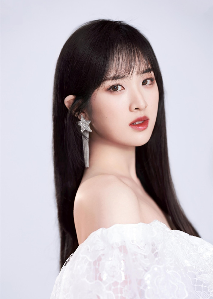 任家两位公主话题多姚安娜路透照引热议孟晚舟穿搭越来越时尚