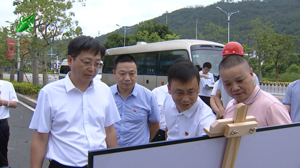 县领导带队到参内镇调研