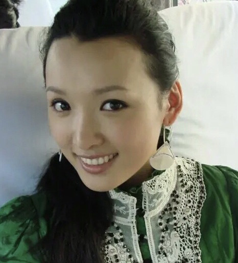 香秀王君平曾是礼仪小姐被赵本山挖掘出演乡村爱情走红