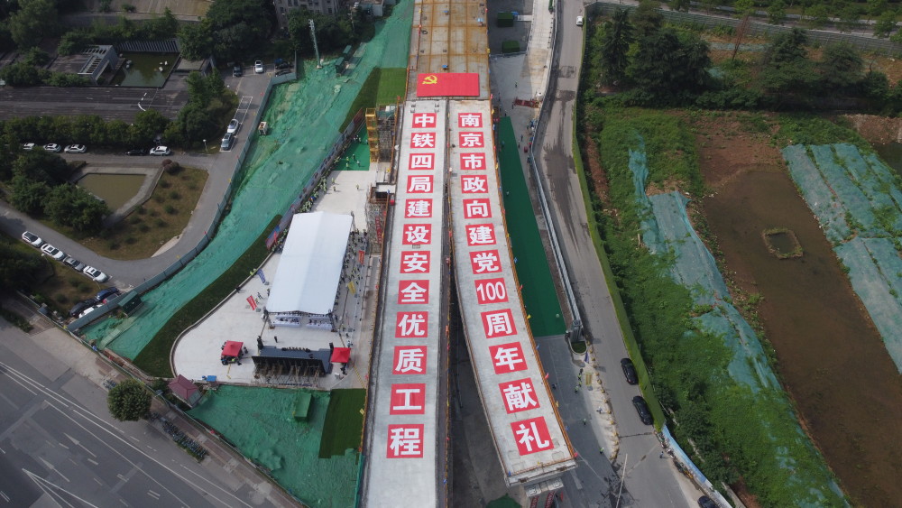 南京机场二通道桥梁主体结构完成过半,预计明年5月竣工_腾讯新闻