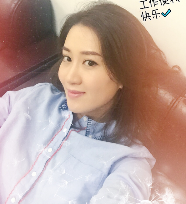 外来媳妇本地郎中的华女扮演者黄晓华剧中她将成为康家媳妇