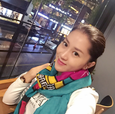 外来媳妇本地郎中的华女扮演者黄晓华剧中她将成为康家媳妇