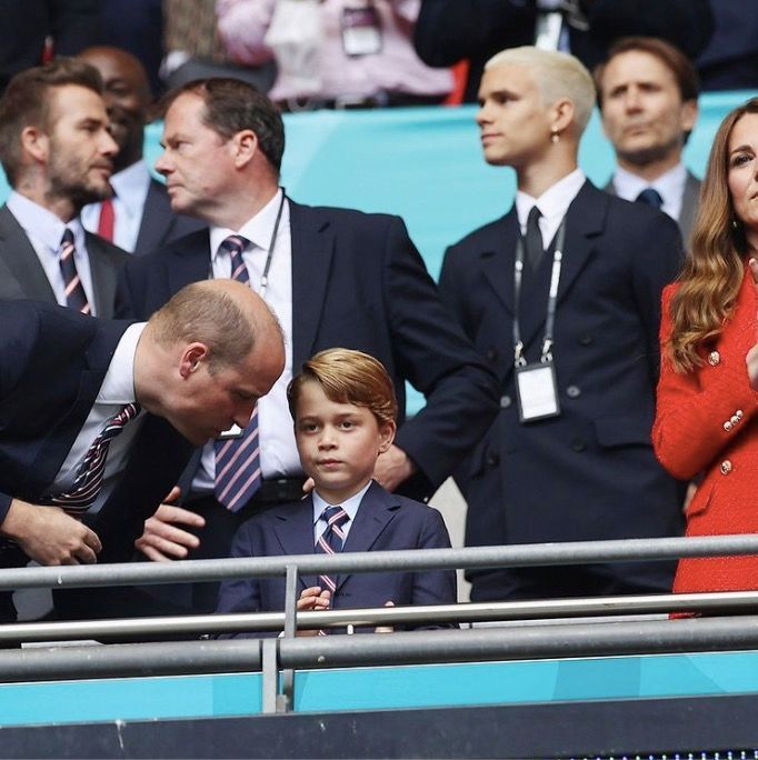 乔治王子西装革履看欧洲杯,抢去全场光芒,贝克汉姆父子也成背景板